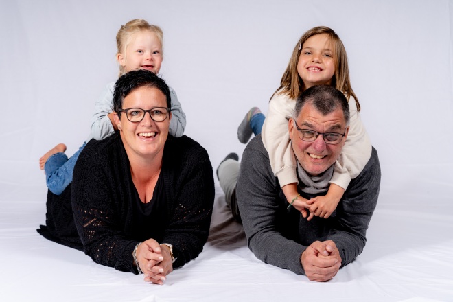Sonja und Marco Schmid mit ihren Töchtern Malea und Leilani
