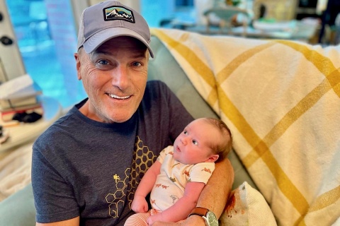 Michael W. Smith mit seinem Enkel