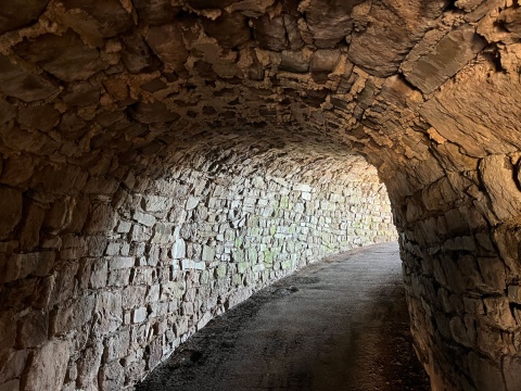 Irgendwann sieht man wieder Licht am Ende des Tunnels, sagt der Volksmund.
