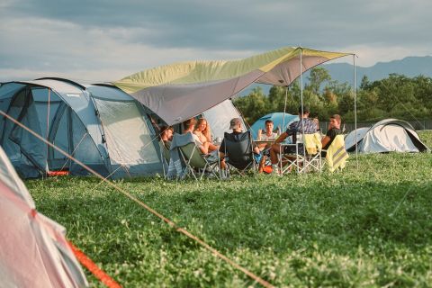Am Incil campen die Jugendlichen in ihren Gruppen.