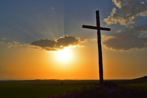 Kreuz im sonnenuntergang