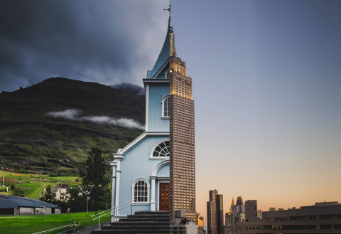 Die Kirche und Unternehmen können in einer Wechselwirkung voneinander profitieren.
