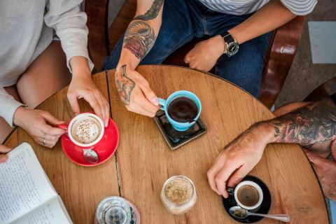 Kaffeetrinken ist fester Bestandteil beim Bibelcafé