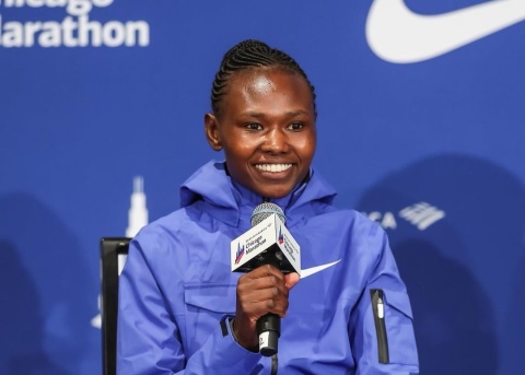 Ruth Chepngetich dankt Gott für ihren Sieg