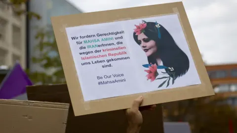 Die Ermordung von Mahsa Amini im September 2022 im Iran entfachte in dem Land selbst und weltweit Widerstand in einer neuen Dimension 