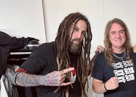 Brian «Head» Welch (links)