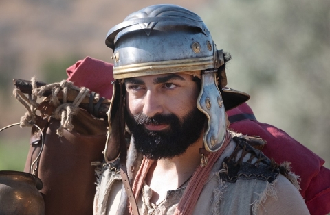 Reza Diako als Jünger Philippus in der Serie The Chosen