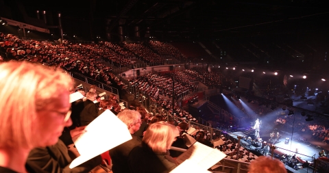 Der Megachor ist das Markenzeichen der Musicals der Creativen Kirche