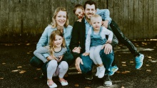 Michaela und Matthias sind seit elf Jahren verheiratet. Zusammen haben sie drei Kinder: Elia (7), Janna (5) und Simea (2).